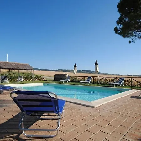 Le Case Sleeps 16 Pool Wifi Holiday home *