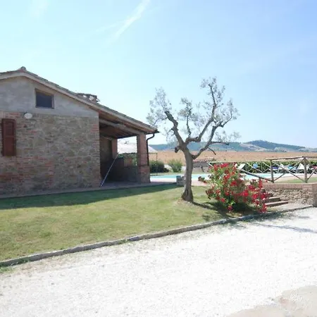 Le Case Sleeps 16 Pool Wifi Holiday home Macchie (Perugia)