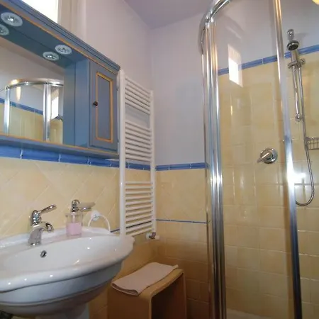 Le Case Sleeps 16 Pool Wifi Holiday home *