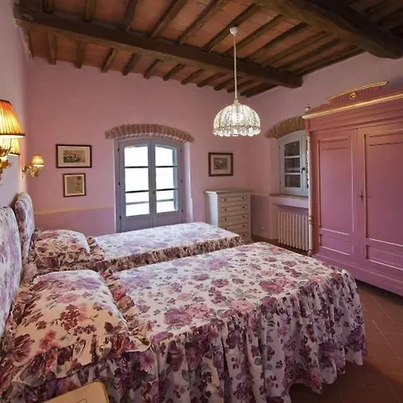 Le Case Sleeps 16 Pool Wifi Holiday home Macchie (Perugia)